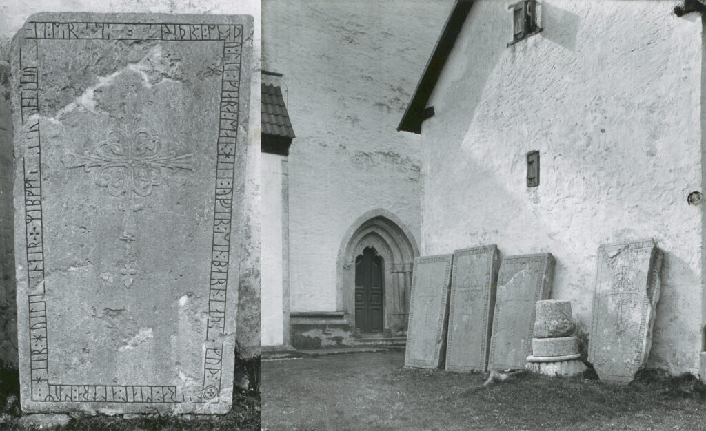 Bilden visar äldre svartvita foton av en runristad rektangulär gravhäll samt hur den tidigare stod uppställd tillsammans med tre andra gravhällar mot en vitkalkad byggnad vid kyrkan.