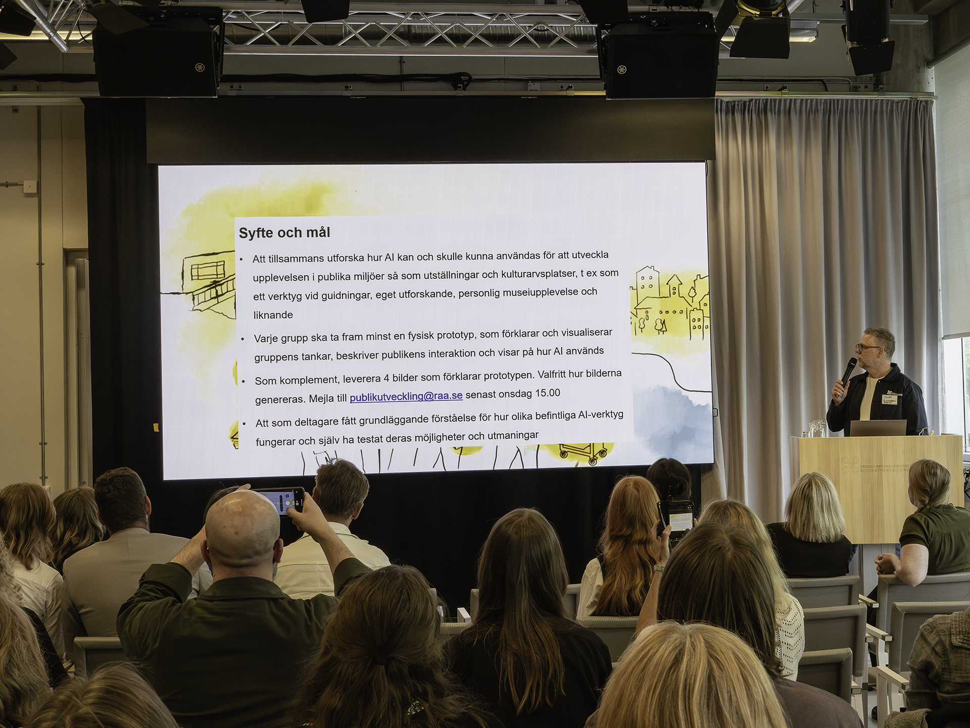 Presentation av workshoppens syfte och mål på en stor skärm.