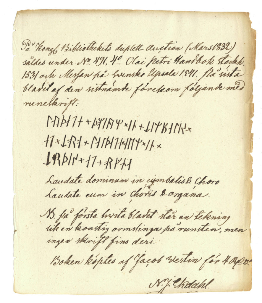 Bilden visar en manuskriptsida med uppteckning av en runinskrift